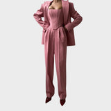 Karolina – Potężny Trzyczęściowy Strój