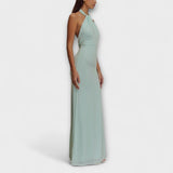 Długa sukienka z wiązaniami wokół szyi i satynową teksturą