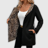 Dwustronny płaszcz z kapturem i wzorem w panterę