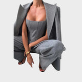 Karolina – Potężny Trzyczęściowy Strój