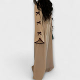 Stylowy Kardigan i Sukienka w Połączeniu z Dekoracją z Rękawem