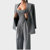 Karolina – Potężny Trzyczęściowy Strój