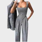 Karolina – Potężny Trzyczęściowy Strój