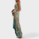 Sukienka z dekoltem w kształcie litery V i detalami z cekinów