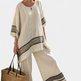 Komplet Mediterran Daisy z bambusowej tkaniny z eleganckimi czerwonymi i zielonymi paskami