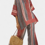 Oversize Kombinezon Daisy z materiału lnianego w czerwono-koralowych i szarych paskach, nowoczesny i wygodny styl