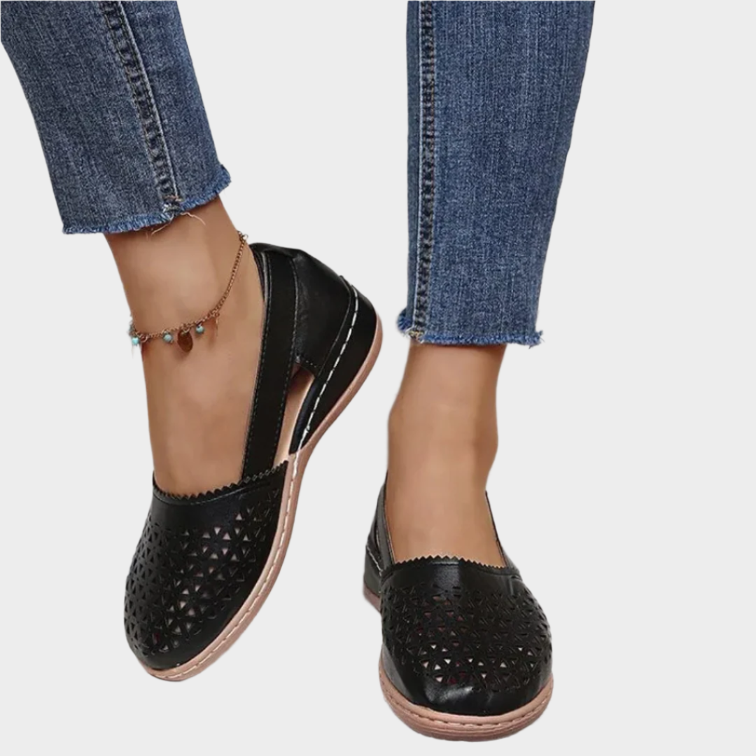 Anatomiczne Baletki z Wycięciami i Wstążką