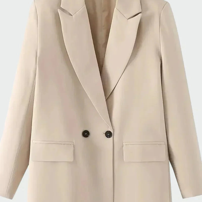 Nadwymiarowa marynarka o nowoczesnym kroju