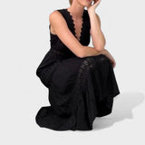 Elena - Elegancka Sukienka Chipkowa z Dekoltem w Kształcie V