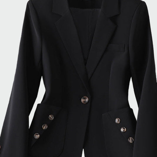 Sukienka w przyciągającej linii