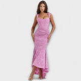 Długa sukienka z eleganckim i wyrafinowanym gorsetem