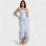 Długa sukienka z eleganckim i wyrafinowanym gorsetem