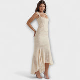 Długa sukienka z eleganckim i wyrafinowanym gorsetem