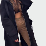 Długi płaszcz z kapturem