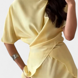 Komplet Sara z Topem z Krzyżującymi się Ramiączkami i Lekką Spódnicą