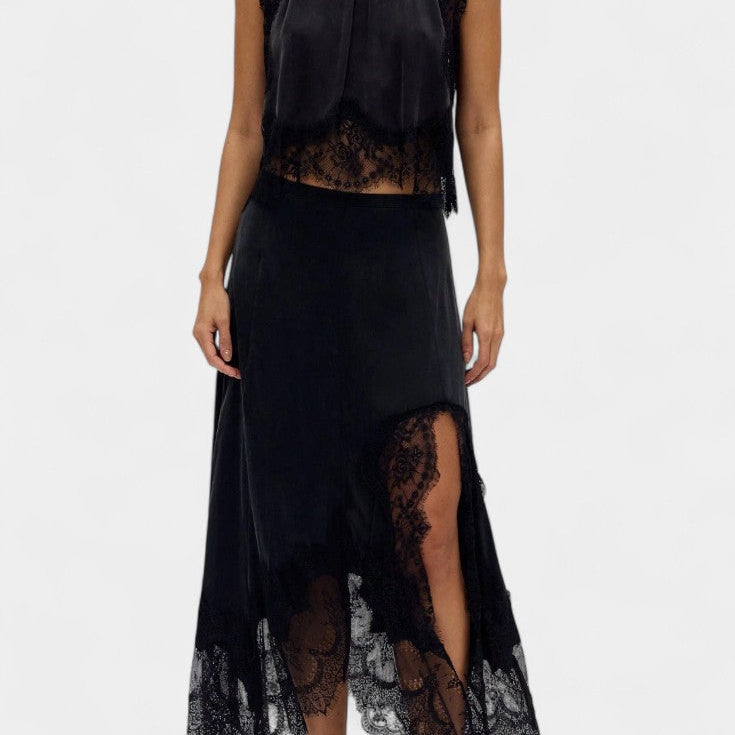 Midi spódnica z koronkowymi detalami i asymetrycznym wykończeniem