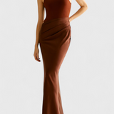 Sukienka Leona Maxi z Cienkimi Ramiączkami i Wydłużonym Sylwetką