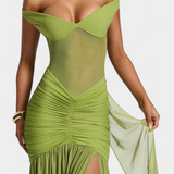 Sukienka Milica z Mlecznego Jedwabiu z Głębokim Dekoltem i Uformowanymi Fałdami