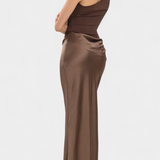 Długa Sukienka na Przyjęcie z Asymetrycznym Wycięciem