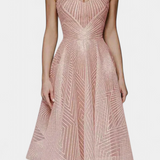 Długą Suknię z Haftem i Sylwetką A