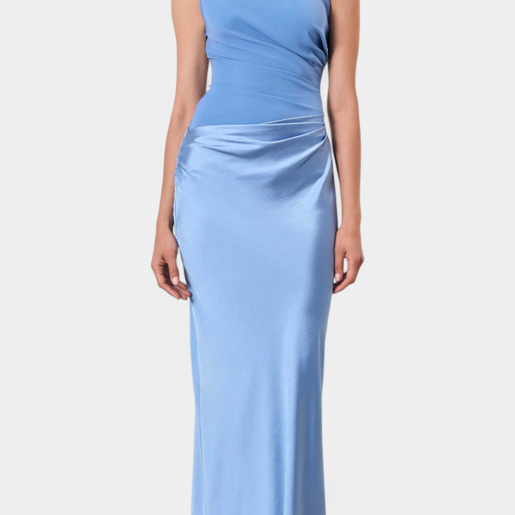 Długa Sukienka na Przyjęcie z Asymetrycznym Wycięciem