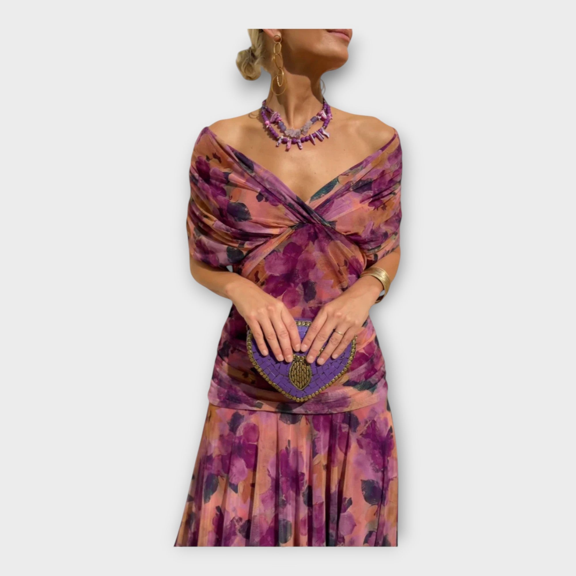 Sukienka z Efektownym Wycięciem